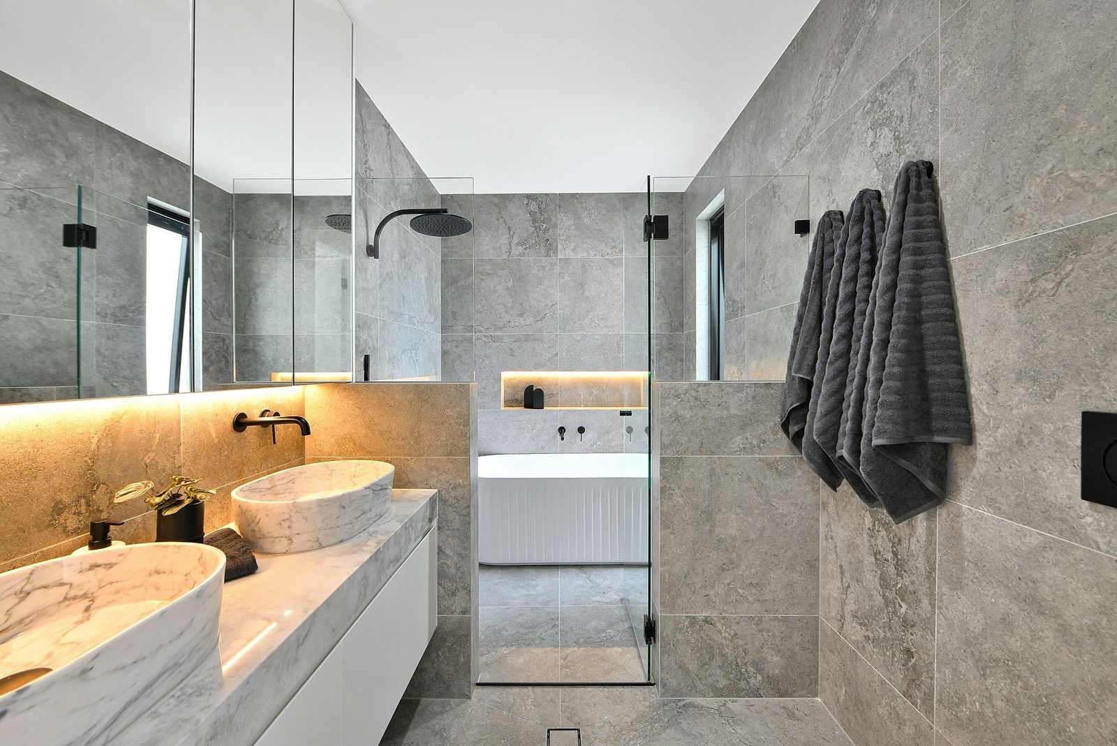 luxury bathroom tiles