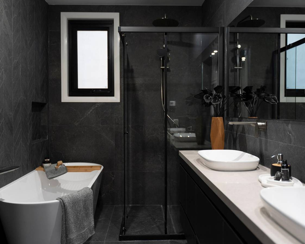 Black and White Bathroom Tiles Design